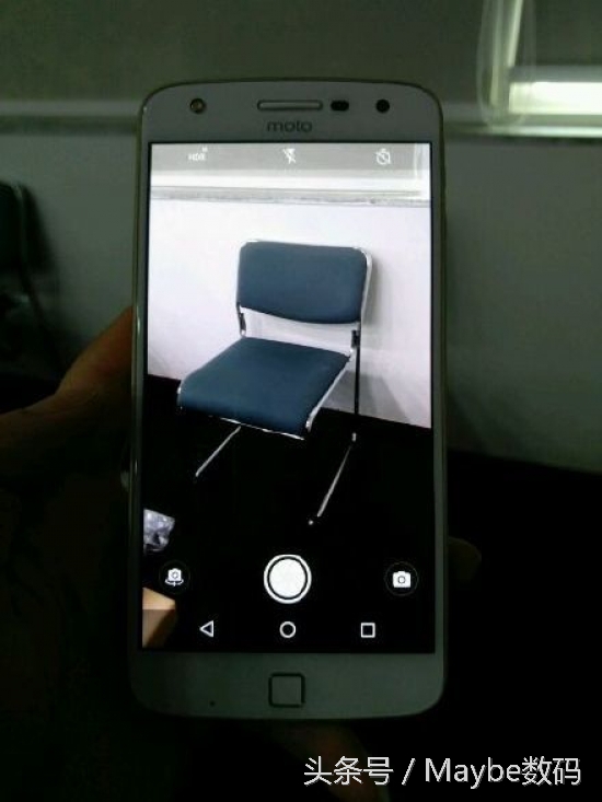 Moto Z Play 曝出：更為“普通民眾”的模塊手機(jī)