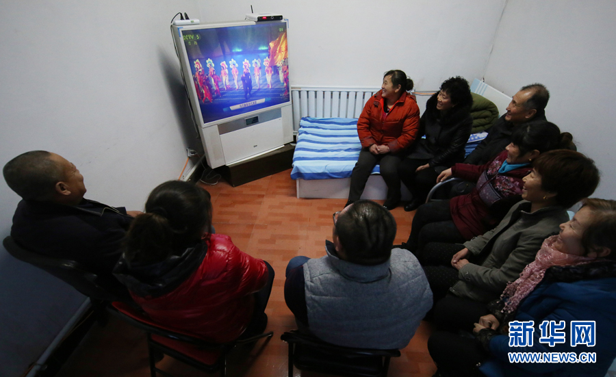新疆巴里坤县：各族群众喜看第十三届全国冬运会