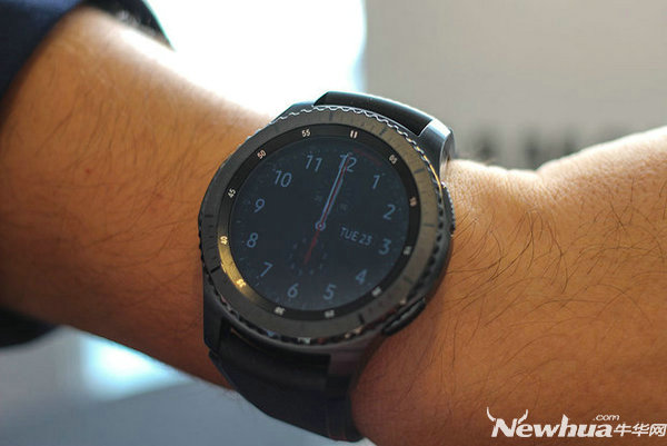 三星Gear S3测评：适用手机支付和GPS的冷门智能手环