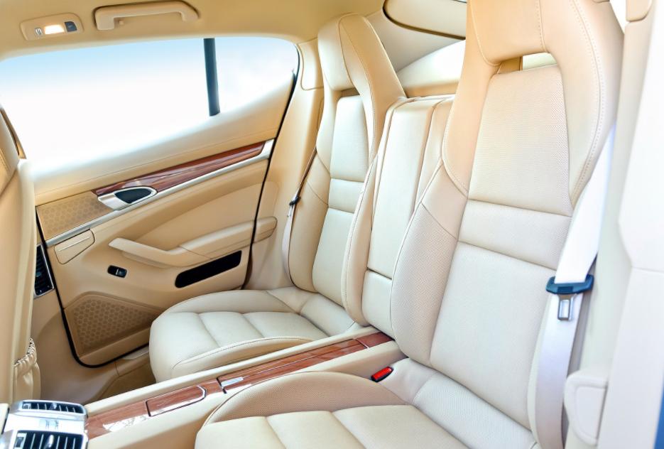 Why do luxury cars smell when they open the door?Teach you to do this