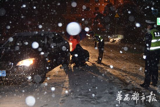 注意！大雪袭洪雅 前往柳江古镇道路被封