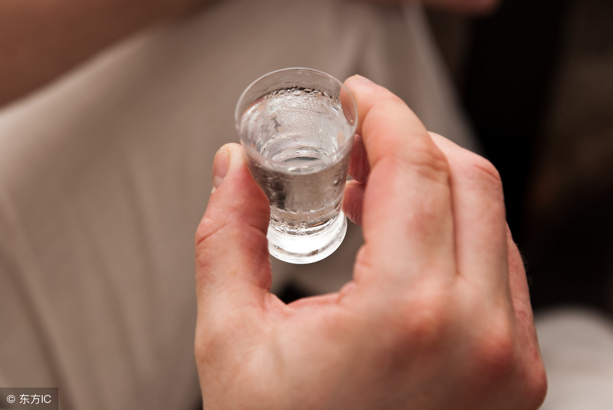 你知道浓香型白酒分三大派吗？三大派你爱喝哪一派呢？