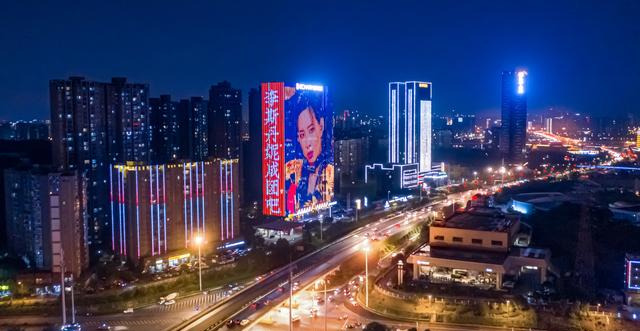 《浪姐》李斯丹妮拿下*队长奖惹争议，尼古丁地标广告来助力