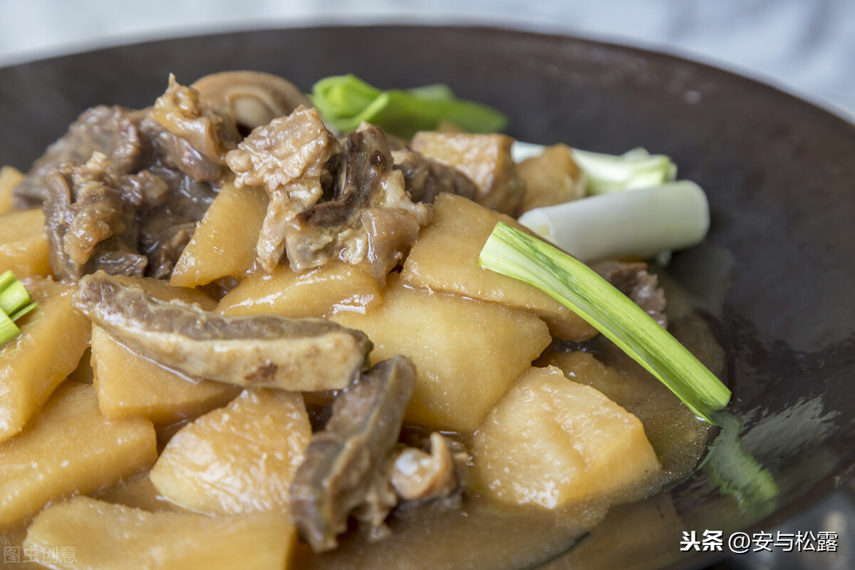 秋天吃点润肺的白色食物，炖个美味白萝卜牛腩，配饭多吃两大碗