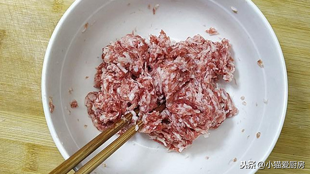 图片[6]-年夜饭 用猪肉和豆腐做的丸子汤 丸子滑嫩爽口 汤清香好喝-起舞食谱网