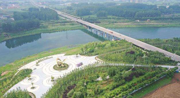 河南许昌一个县，总人口88万，县城建在一条河