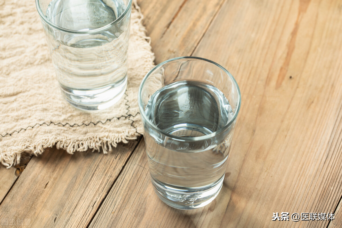 喝水也能养颜抗衰老？正确饮水的3个好处，很有必要知道