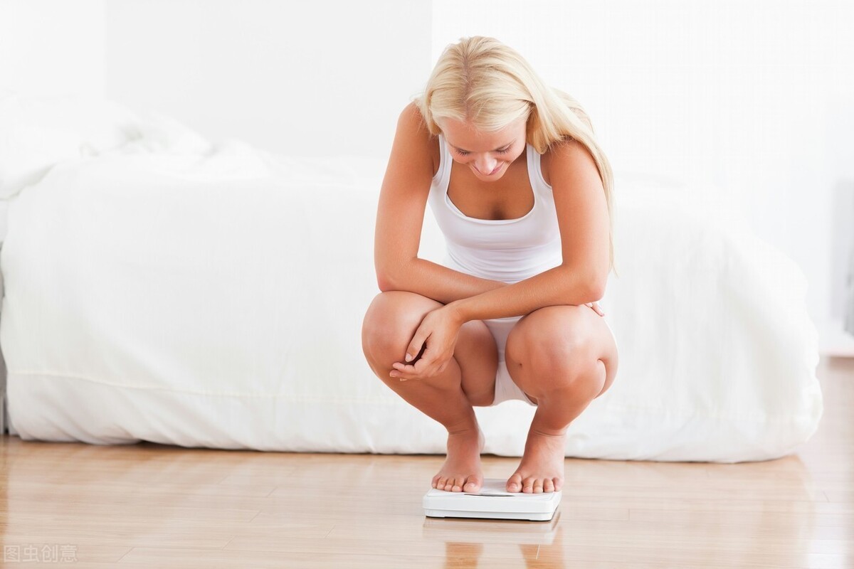 減肥不要只關注體重！當身體出現這5個跡象，說明你真的瘦了