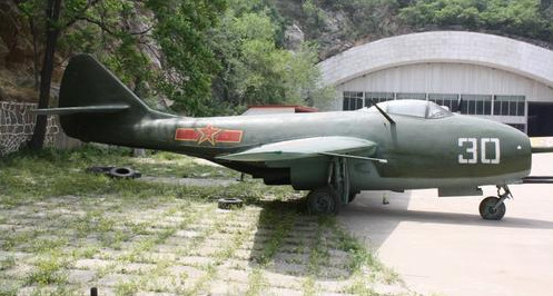 朝鲜战争时，苏联给中国扣帽子“你们敢质疑苏联飞机的优越性？”
