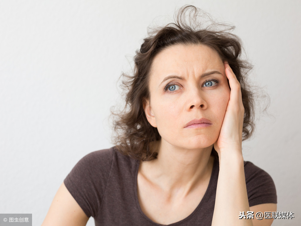 女人体内缺乏雌性激素，整个人会表现出4个样子，得调理