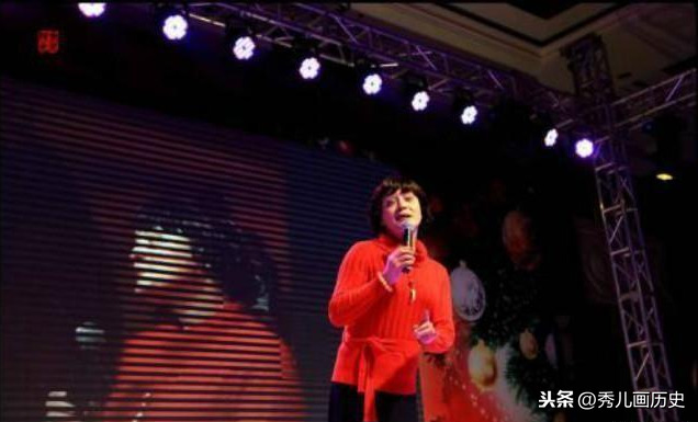中國最早下崗工人演的《鄉(xiāng)村愛情》"花姐"，后來為啥不見了？