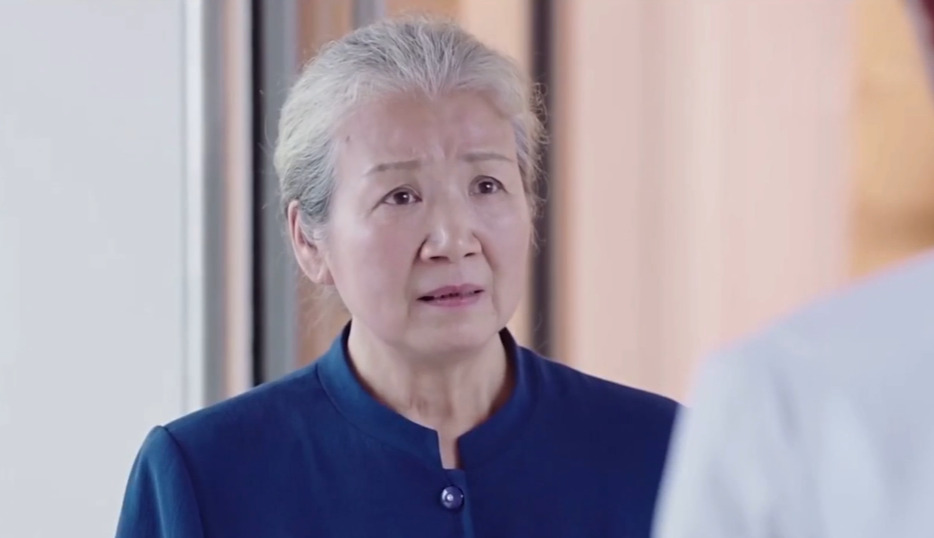 “祖母專(zhuān)業(yè)戶(hù)”曹翠芬，張藝謀直言不像演員，大器晚成用實(shí)力說(shuō)話(huà)