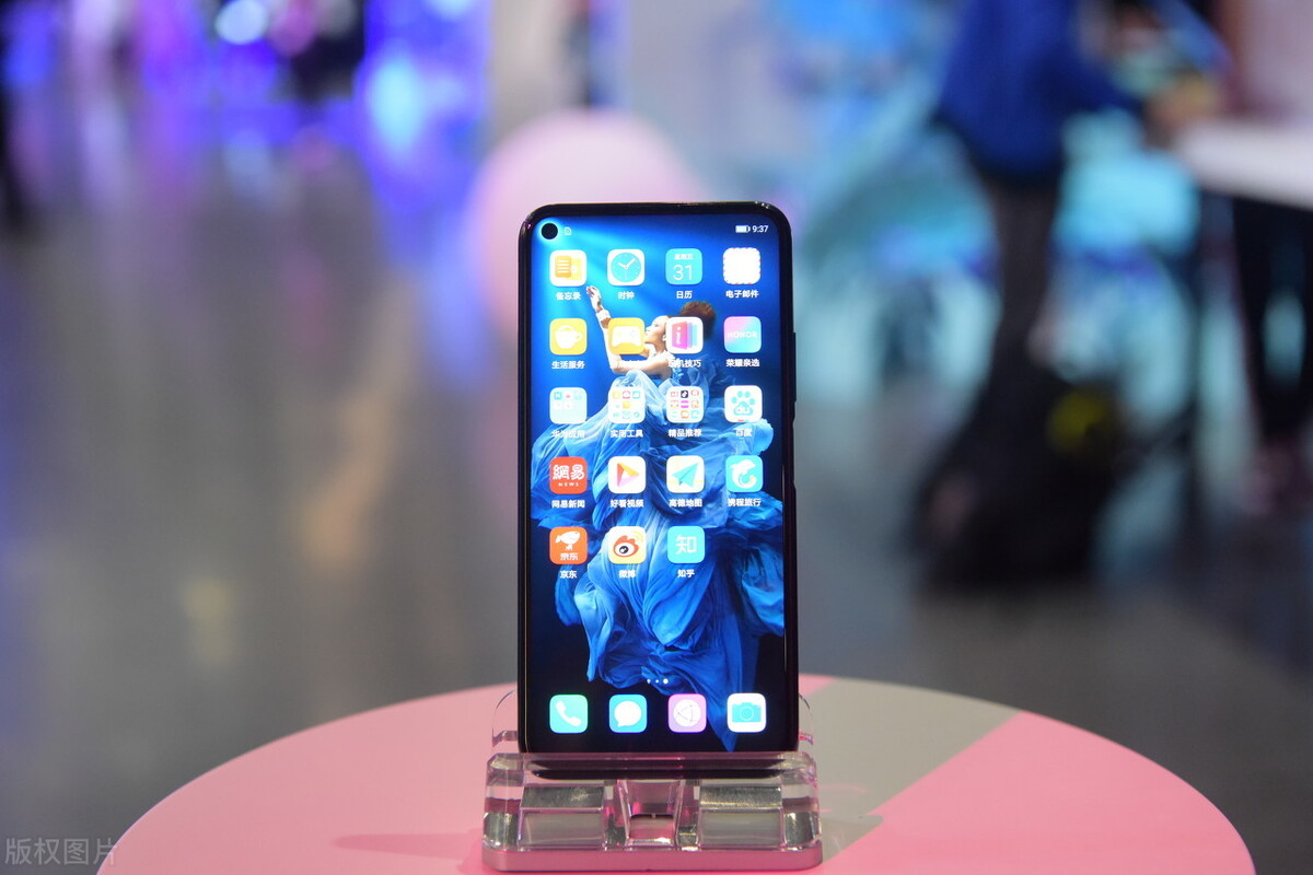 åä¸ºææºç»ç»ï¼è¹æèèå¼å2000åiPhone