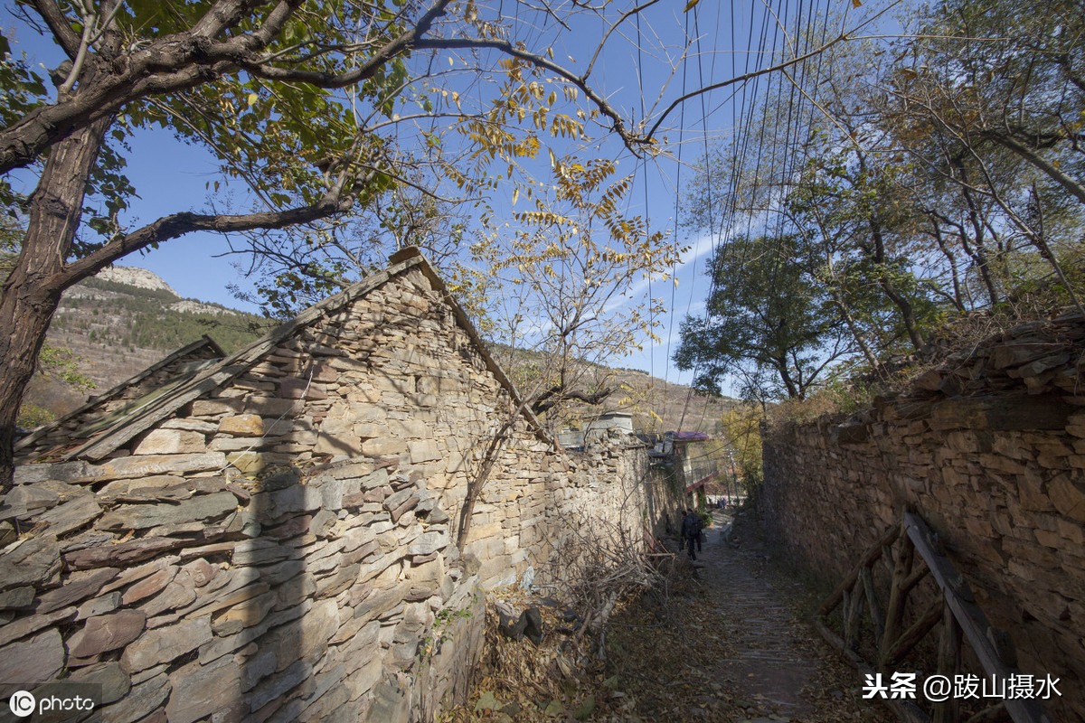 济南深秋探访北道沟村，这里有一座普门寺遗址 千年银杏树