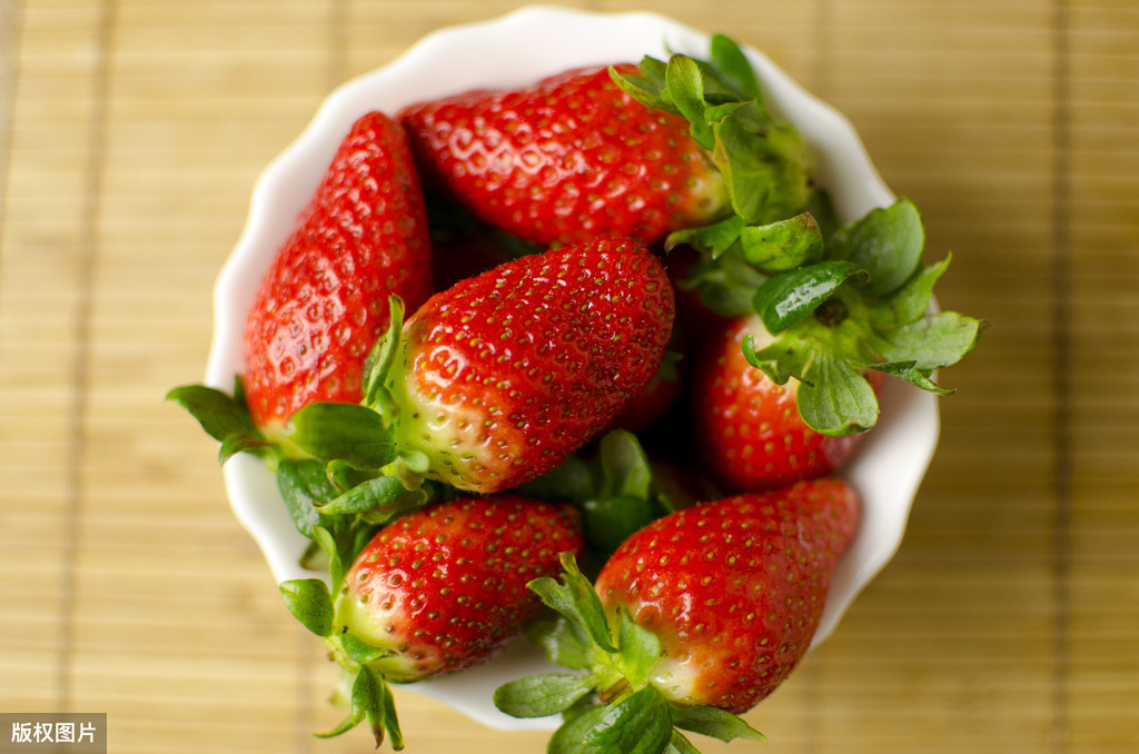 图片[3]-买草莓是颜色越红越好吗？老果农透露看这4个地方：一挑一个准-起舞食谱网