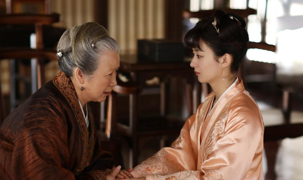 “祖母專(zhuān)業(yè)戶(hù)”曹翠芬，張藝謀直言不像演員，大器晚成用實(shí)力說(shuō)話(huà)