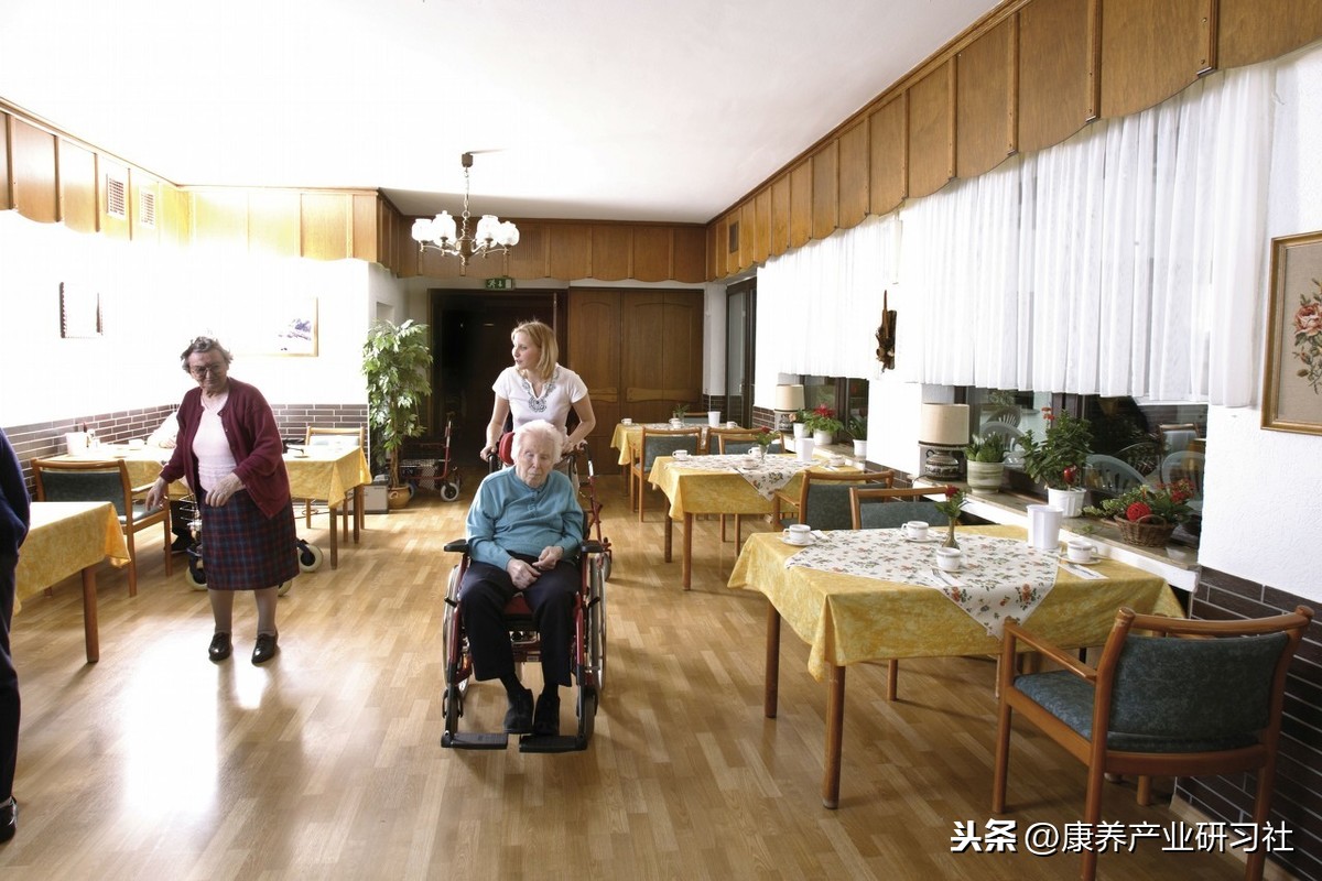 深度解析社區(qū)養(yǎng)老：實(shí)踐經(jīng)驗(yàn)+供給機(jī)制+發(fā)展建議+趨勢預(yù)判