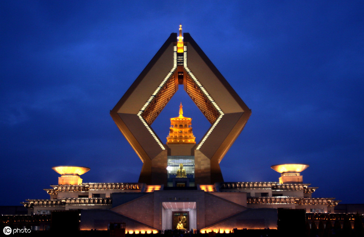 “真身宝塔”：法门寺（Famen Temple）