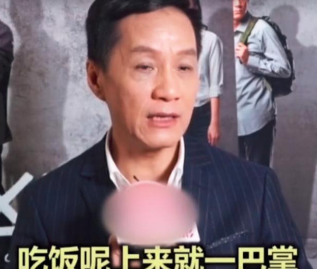 比“容嬷嬷”被人扔鸡蛋还惨，这个男人，因出演坏人被当众扇巴掌