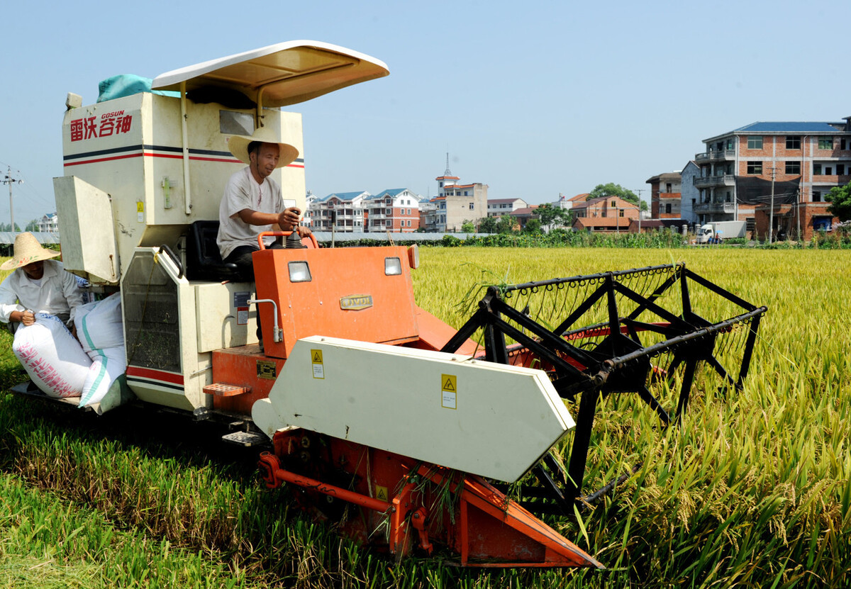 大力发展农业小型机械化是中国农业走向强大的必由之路