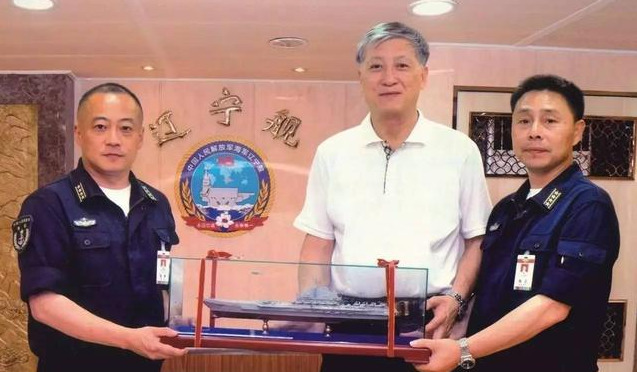 這個商人花2千萬元買回航母，轉(zhuǎn)手就捐給國家，如今在做什么？