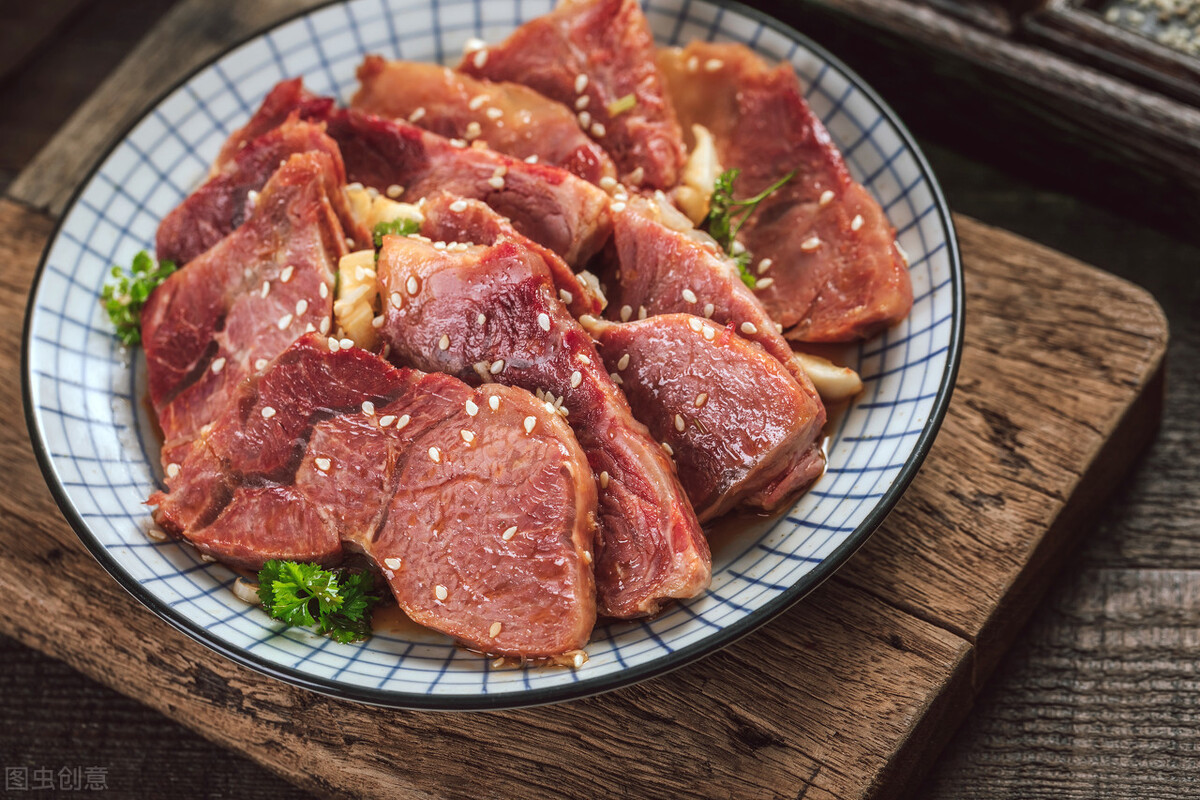 做酱牛肉要不要先焯水？卤肉店师傅教我正确方法，酱香浓郁又入味