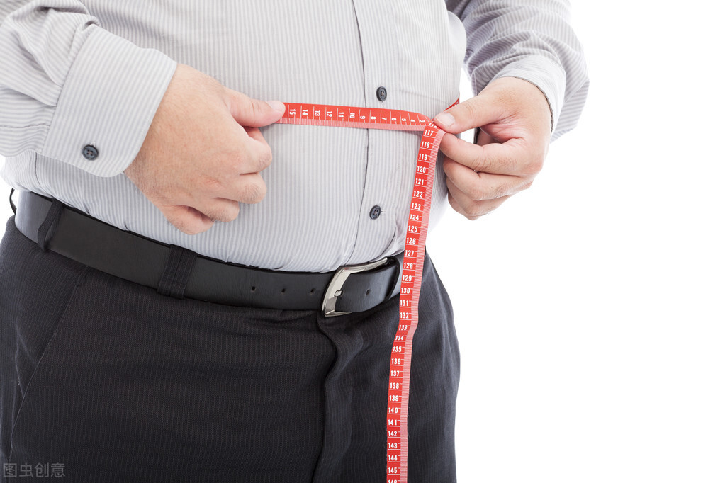 有肚腩的人，堅持4個減脂方法，讓肚子逐漸恢復平坦