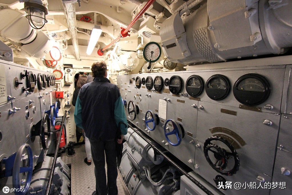 海水取之不尽，潜艇为何不电解海水制取氧气呢？