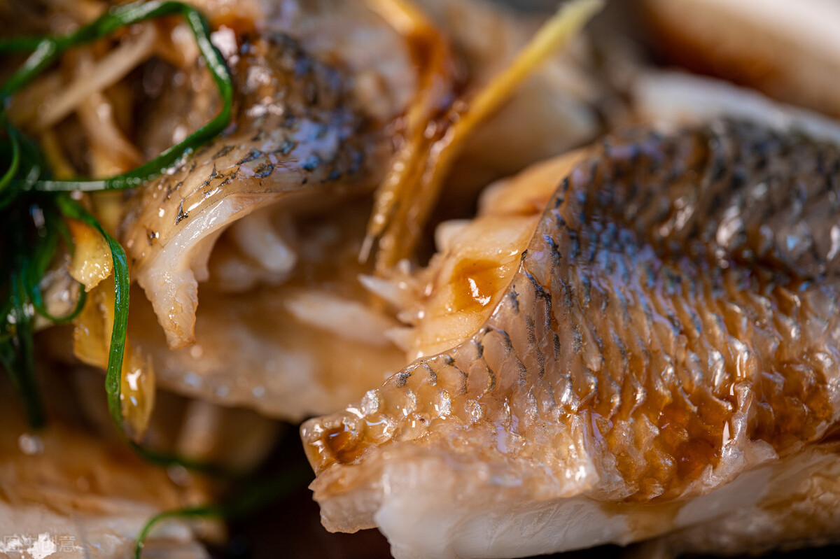 图片[3]-清蒸鱼冷水下锅还是热水下锅大厨教你正确做法鱼肉鲜嫩味美-起舞食谱网