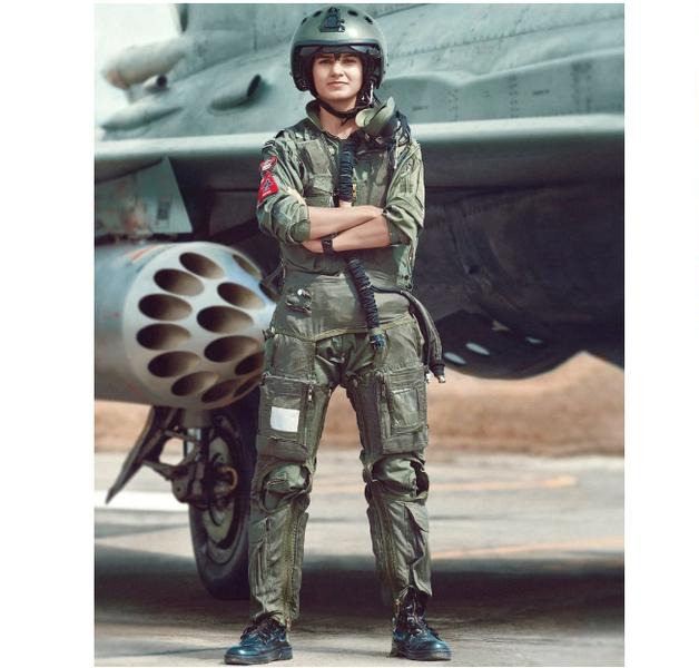 印军战斗机女飞行员，父亲是工程师，大学时代就加入飞行俱乐部-第2张图片-大千世界