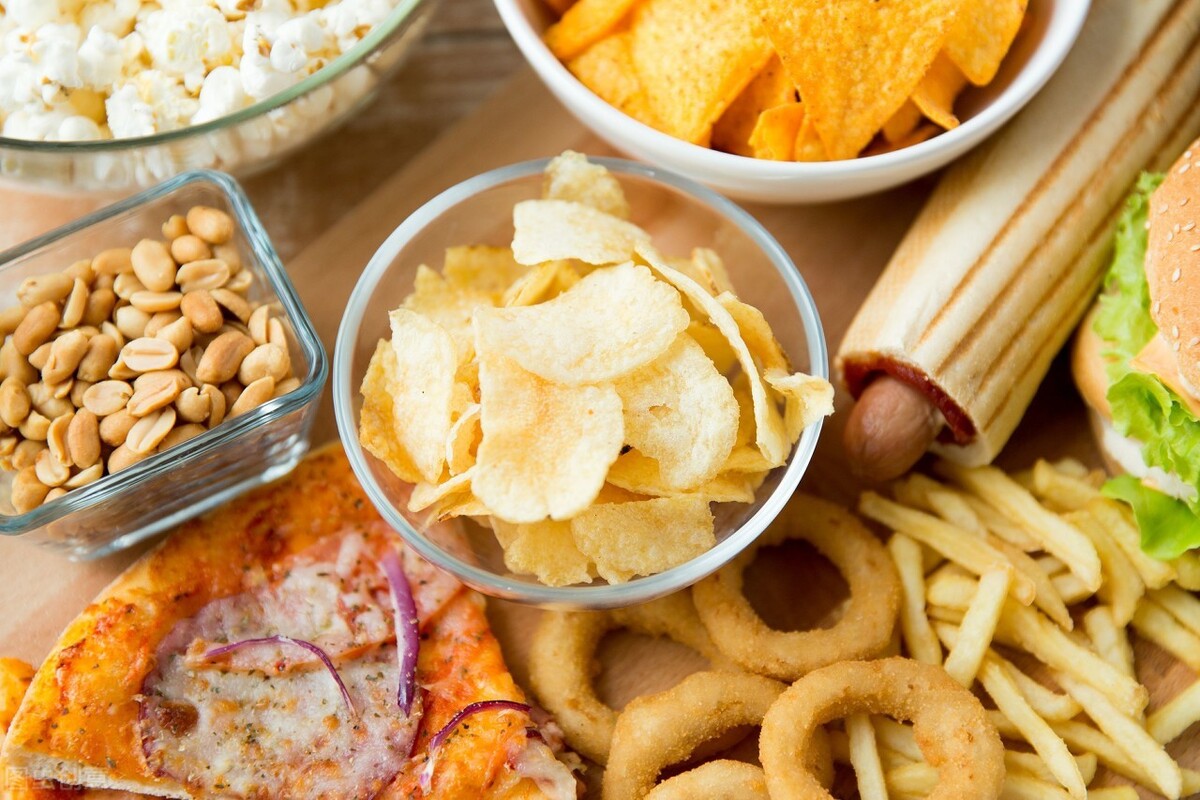 哪些食物有助於降低人體膽固醇？ 哪些食物會導致膽固醇的升高？