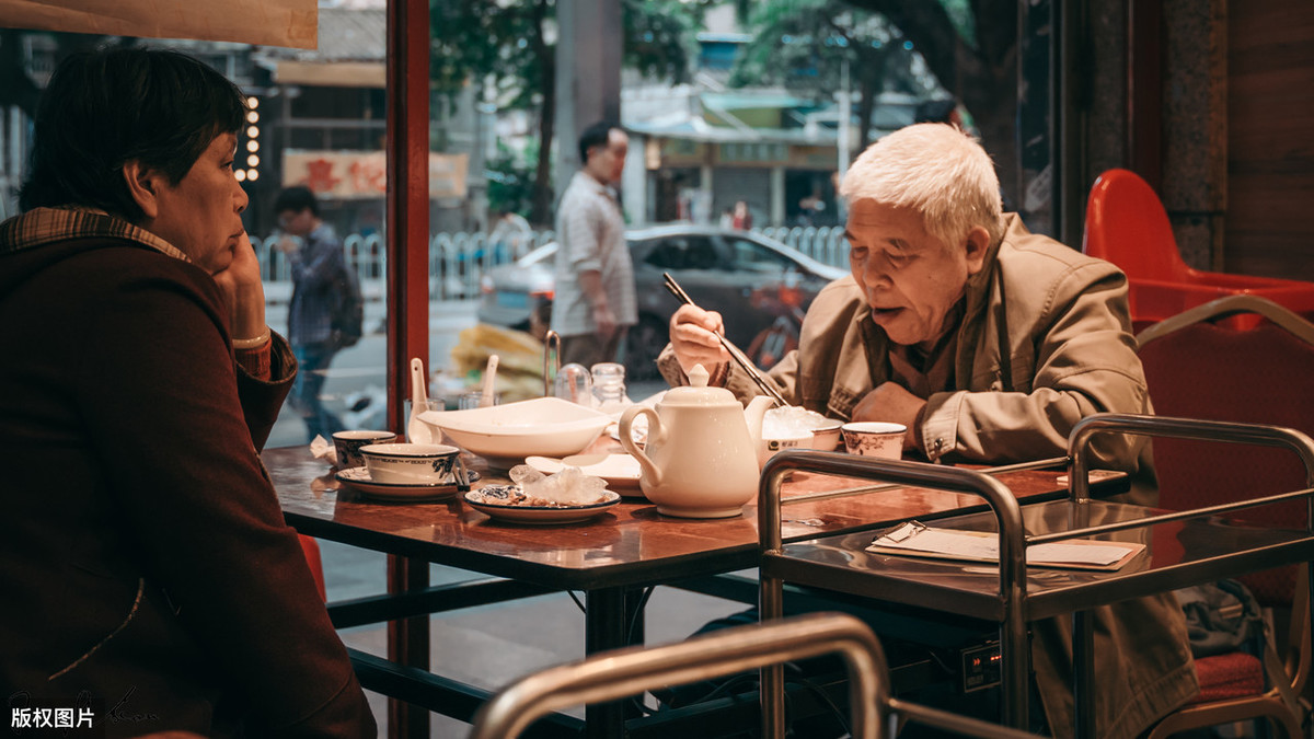 中国式养老之痛：“空巢老人”更易患老年痴呆！子女要做好这5点