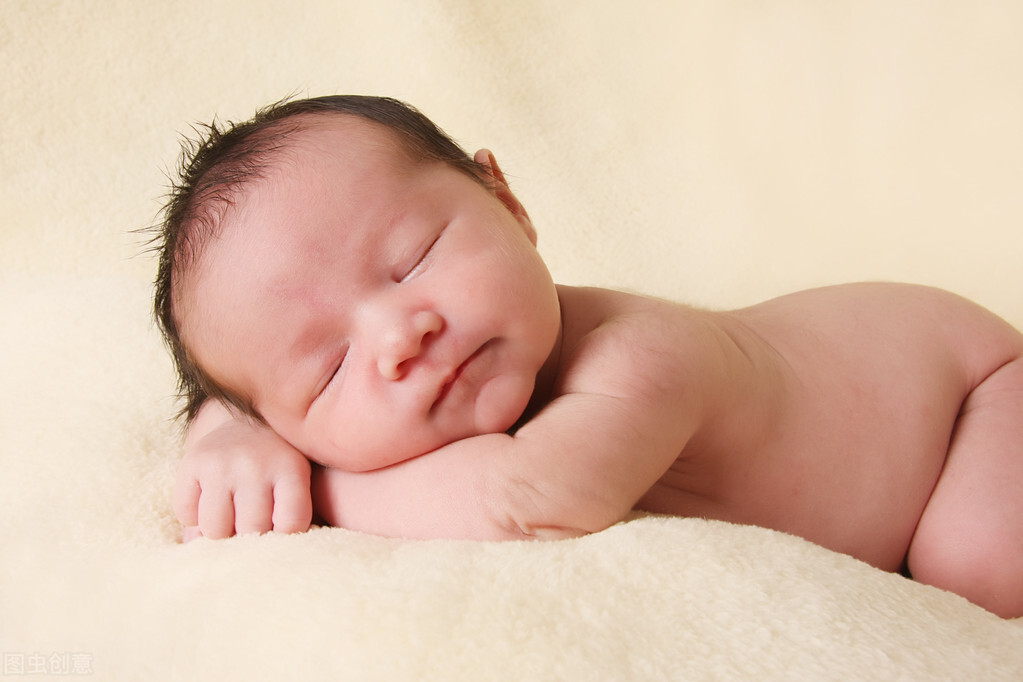 新生儿每日食量标准  新生儿应该吃多少？