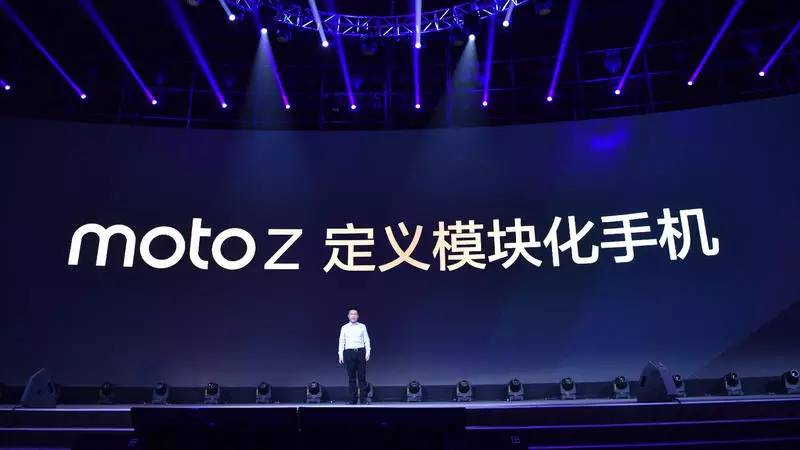 Moto Z总算被带到中国了，算下一整套Moto Z需要多少钱？