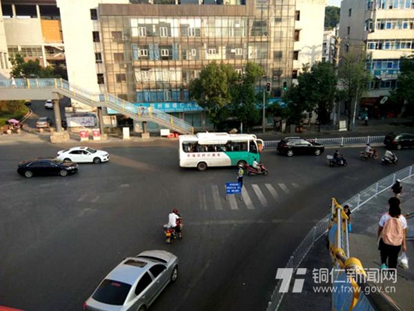 碧江交警圆满完成中秋节期间道路交通 安全保卫工作