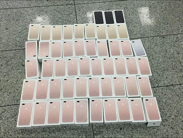 深圳海关半小时内查获7宗人身绑藏iPhone7走私案件