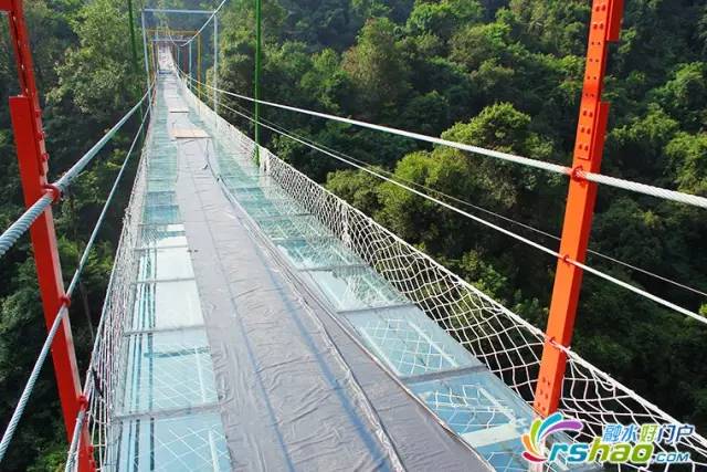 头条| 广西首座玻璃悬索桥10月1日开放！敢挑战吗？