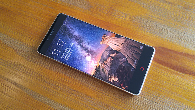 选苹果iPhone SE还是它？努比亚Z11黑金版体验