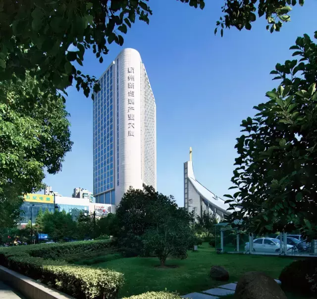 杭州东站旁有个“别人家”的办公室，高大上的连金鱼都能上天啊！