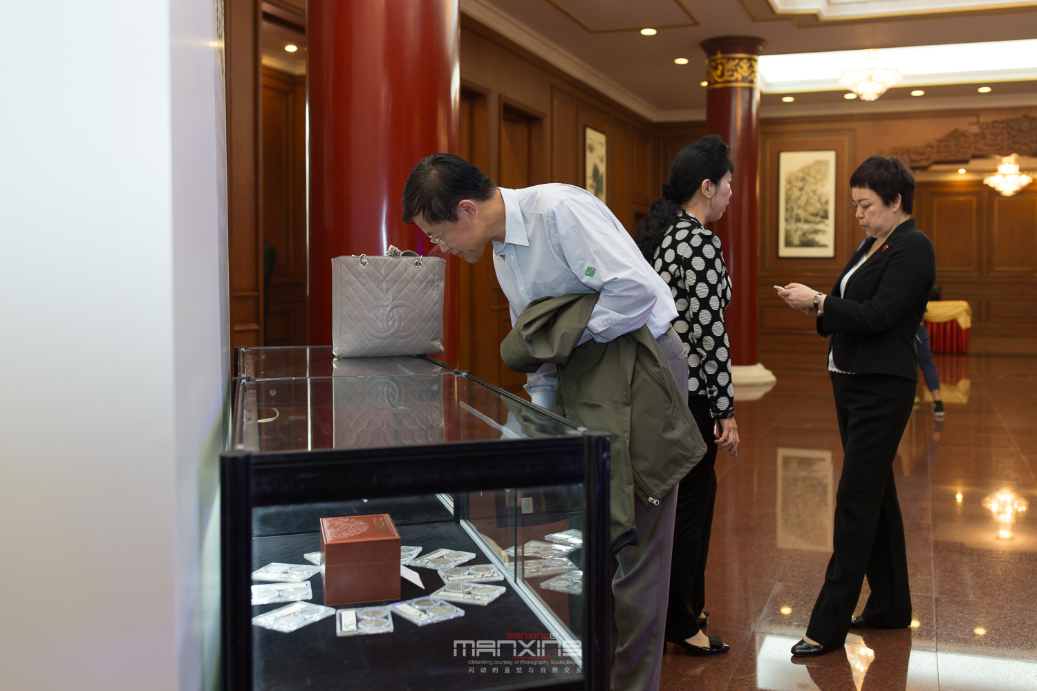 “纪念孙中山诞辰150周年百年银元珍藏套装”在京首发