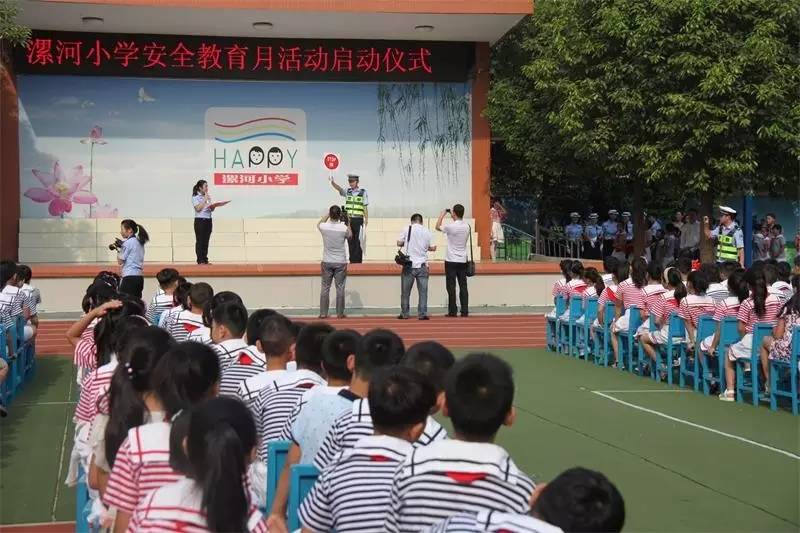 乖乖嘞漯河小学今天可真热闹，学生咋这么高兴？！