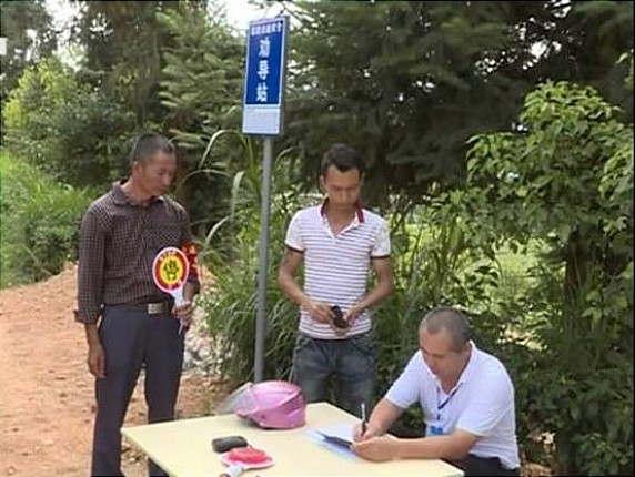 临沧双江：交警大队积极启动劝导站促进辖区交通安全管理工作