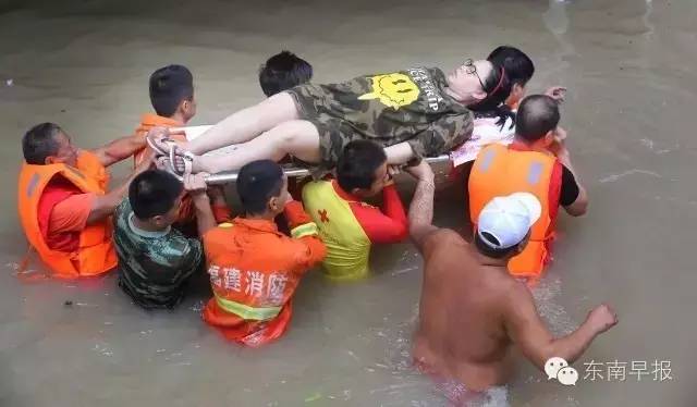 致敬泉州消防官兵鏖战12小时，救助179名群众