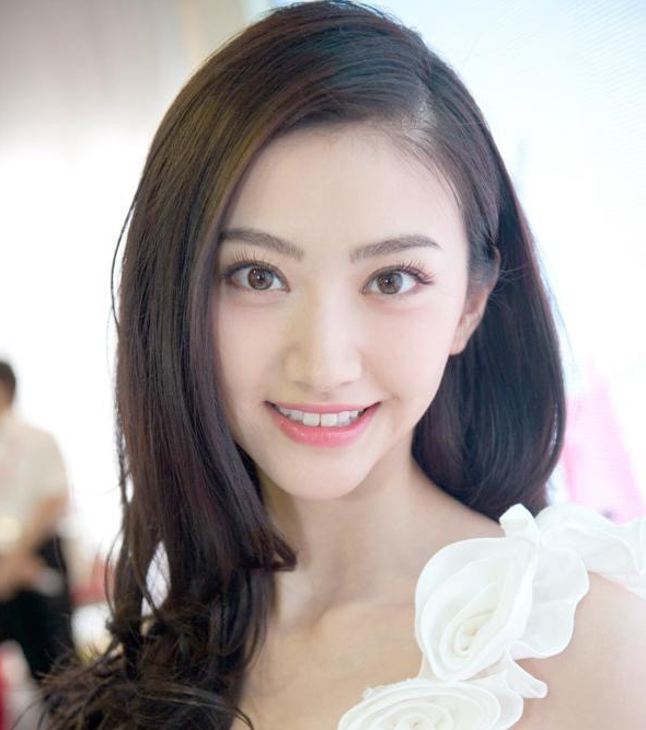 她是娱乐圈一朵奇葩 合照秒杀刘亦菲郑爽