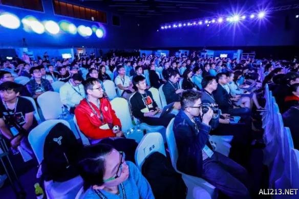 杭州市·阿里云栖大会:HTC Vive与阿里云服务器协同开发人员社区论坛回望