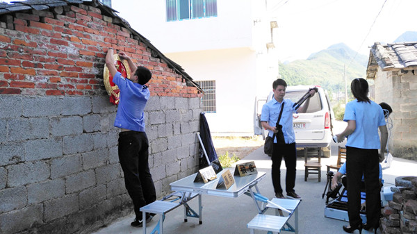 柳州柳江法院移动便携式科技法庭进乡村