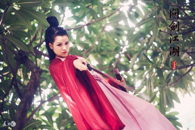 小说：后娘虐打女儿，亲爹装聋做哑，前未婚夫看不下去，跟着挨打