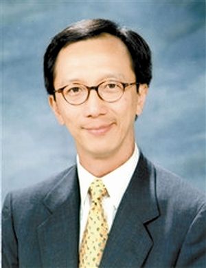 香港富豪梁锦松，弃TVB花旦择奥运冠军，斥百亿