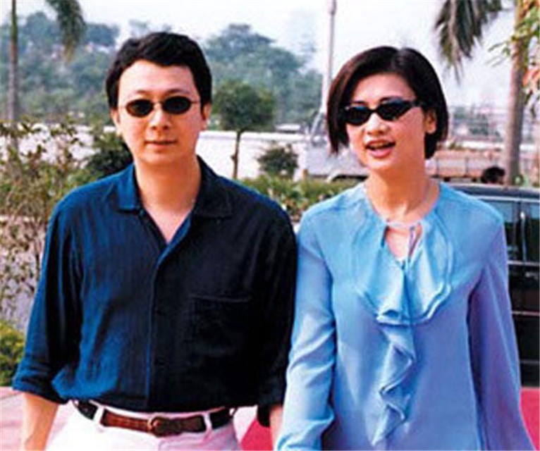 吳小莉丈夫周秉鈞:求婚三次才抱得美人歸,當爺爺的年紀才當上爹 - 資訊咖