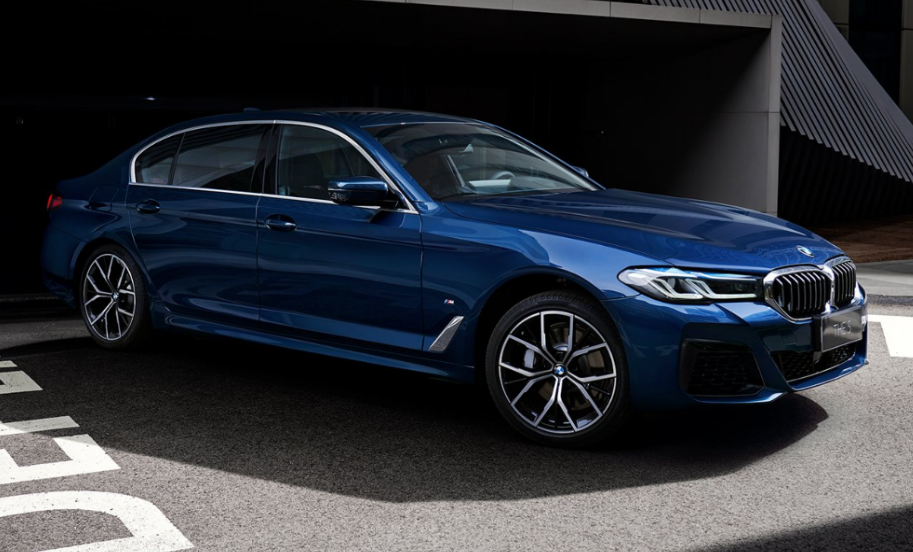 奔驰溃败,E级、C级加起来都卖不过宝马3系!红旗H9逆势猛增